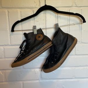 Black leather converse size 5